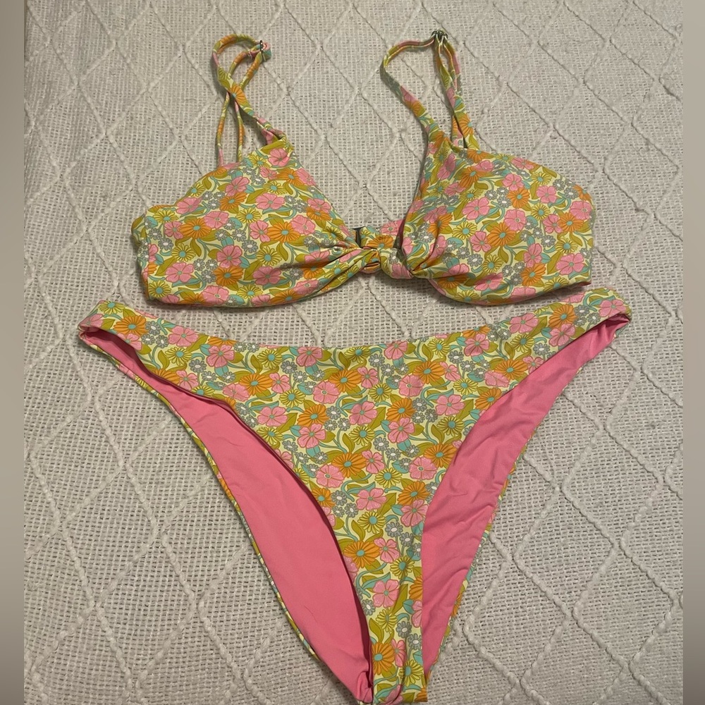 Dippin Daisy’s 🌸🌸🌸 floral bikini cheeky